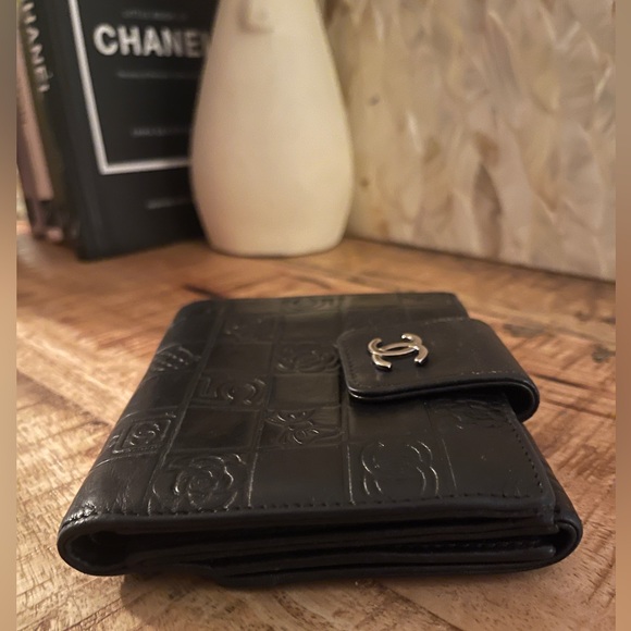 CHANEL Lucky Charms Symbols Compact Wallet in Black Calfskin Leather - Picture 3 of 10